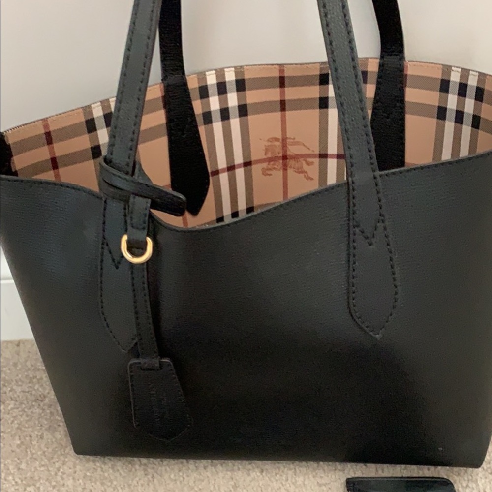 Burberry purse, wallet & coin wallet